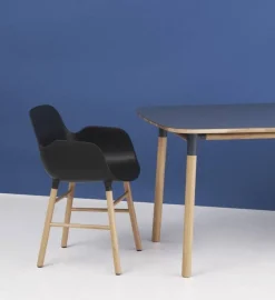 Form Armchair stoel eiken wit