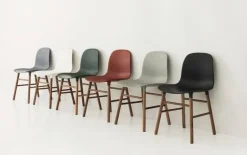 Form Chair walnoot stoel blauw