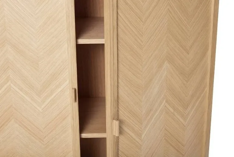 Houten kast met deuren