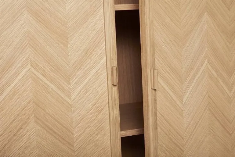 Houten kast met deuren