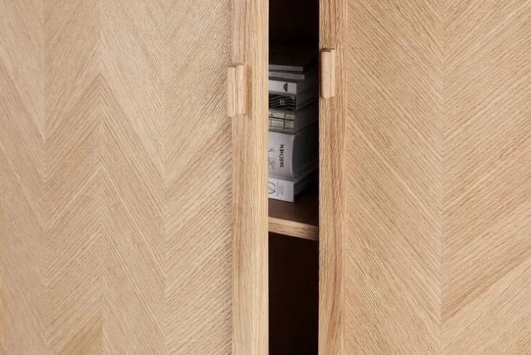 Houten kast met deuren